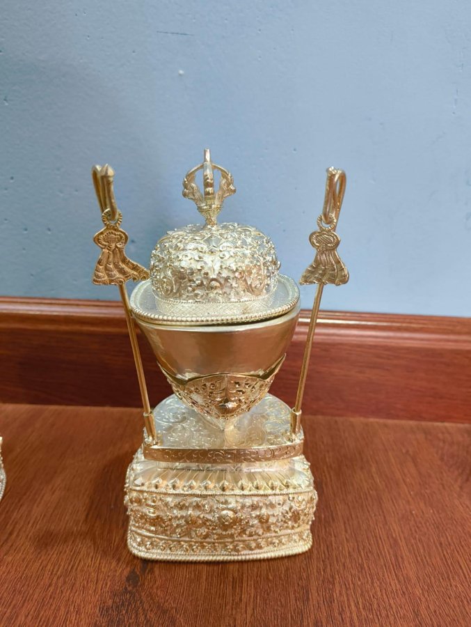Nambum Victorious Vase